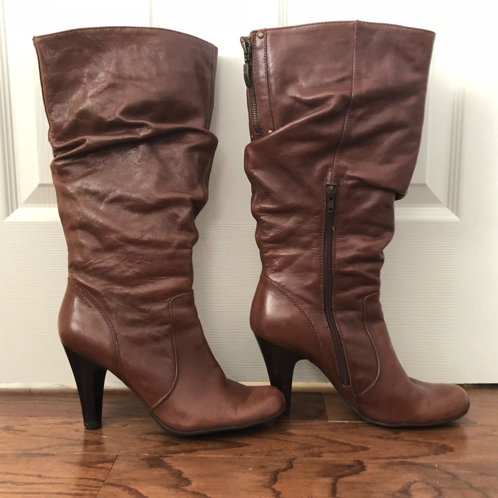 Guess heeled brown boot
